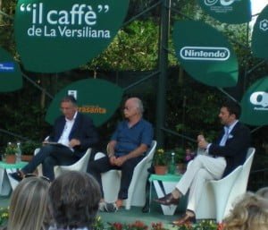 Claudio Sottili, Gino Paoli e Attilio Reinhardt, durante la presentazione del libro "Burlesque" allo storico festival "La Versiliana" a Marina di Pietrasanta nel 2010.