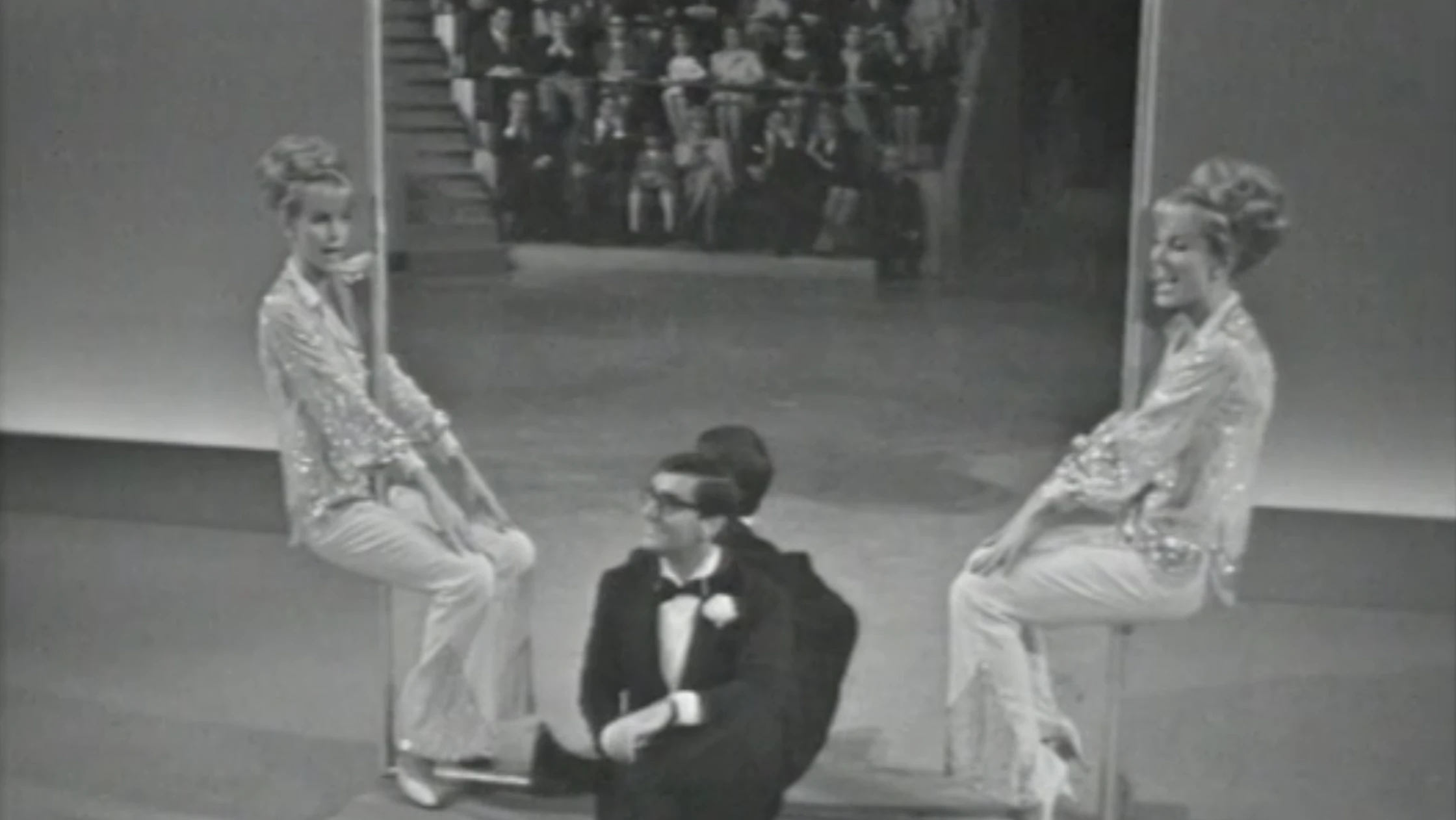 Lelio Luttazzi e Alice ed Ellen Kessler a Studio Uno nel 1965