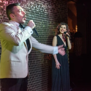Presentatrice e presentatore: quando la conduzione di coppia migliora l'evento